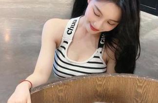 最新八卦，全在153.sk，什么？再不赶紧点进去看一眼，我可就受不了得瑟的同事了。
