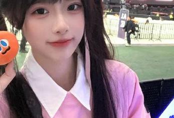 718吃瓜网苹果版：希望你不是在故意让我难堪，这样打不开让我很尴尬。