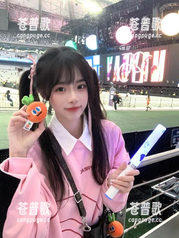 718吃瓜网苹果版：希望你不是在故意让我难堪，这样打不开让我很尴尬。