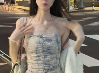 hlw首页的情况，我只能说这年头应该妥妥出本小说了！