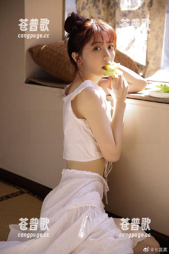 不小心收到了“吃瓜大本营”的链接，咕噜咕噜，嘴里开始发光！