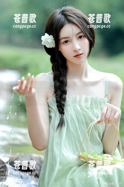一边看网红之间的争斗，永不迷路，吃瓜爆料才是我最佳选择！