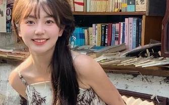 别人都进吃瓜网的免费吃瓜入口，我却在反思它是不是个黑洞，能不能把我全部吸走。