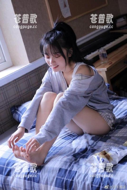 吃瓜网91真是个奇妙的地方，每天都有第一手瓜资讯，像极了追着八卦跑的我。