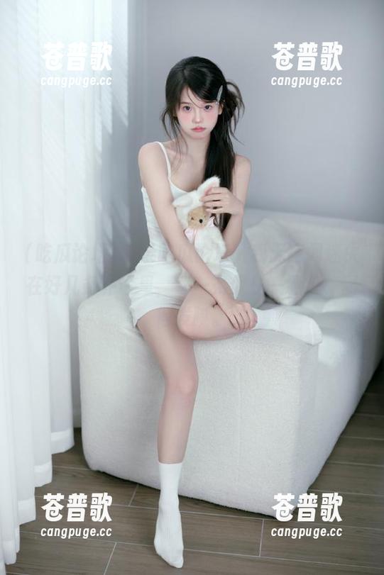 登录吃瓜论坛，我无意间迷失在好几条评论里，每一条像是一颗糖，甜得发腻。