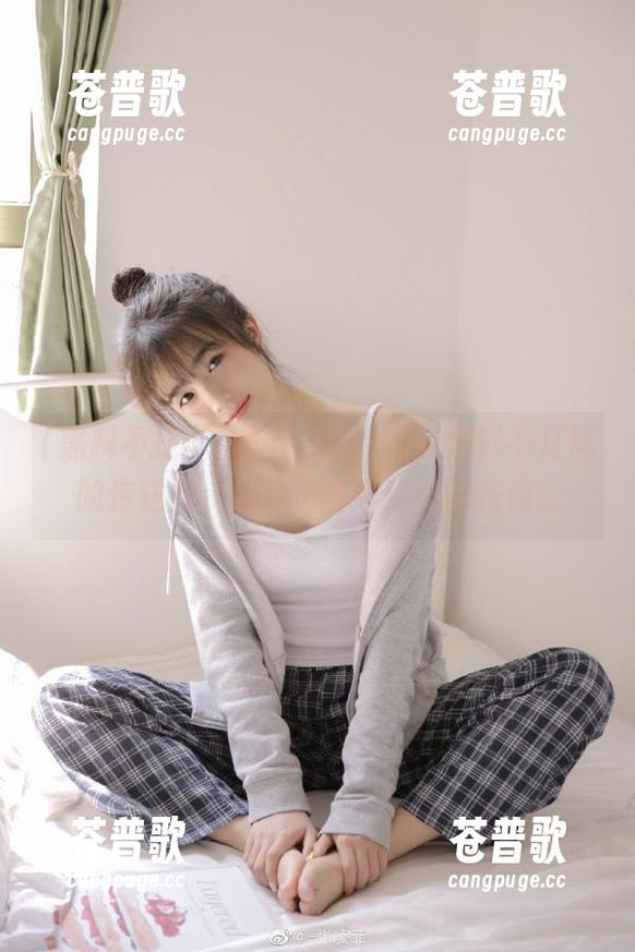 晚上无聊，点开黑料不打洋的传送门，发现了些不对劲的东西...