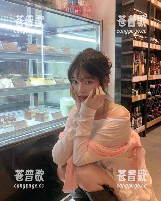 向右滑，看黑料不打烊166.su带来的免费狂欢，忍不住想多看一眼！