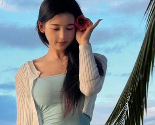 我觉得“黑料不打烊”改名叫“八卦跑不掉APP”挺合适的，感觉就是一场持久战。