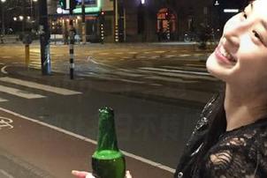 这网页的设计果然奇妙，别说“index.php”了，连“黑料正能量”都让我目不转睛！