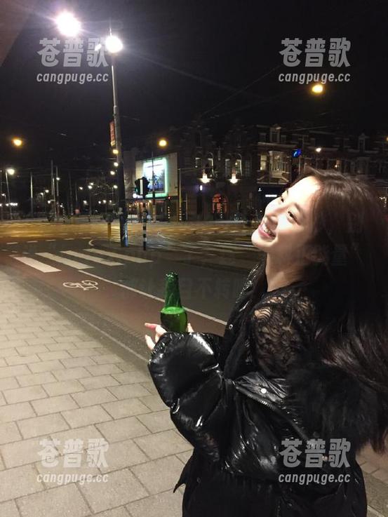 这网页的设计果然奇妙，别说“index.php”了，连“黑料正能量”都让我目不转睛！